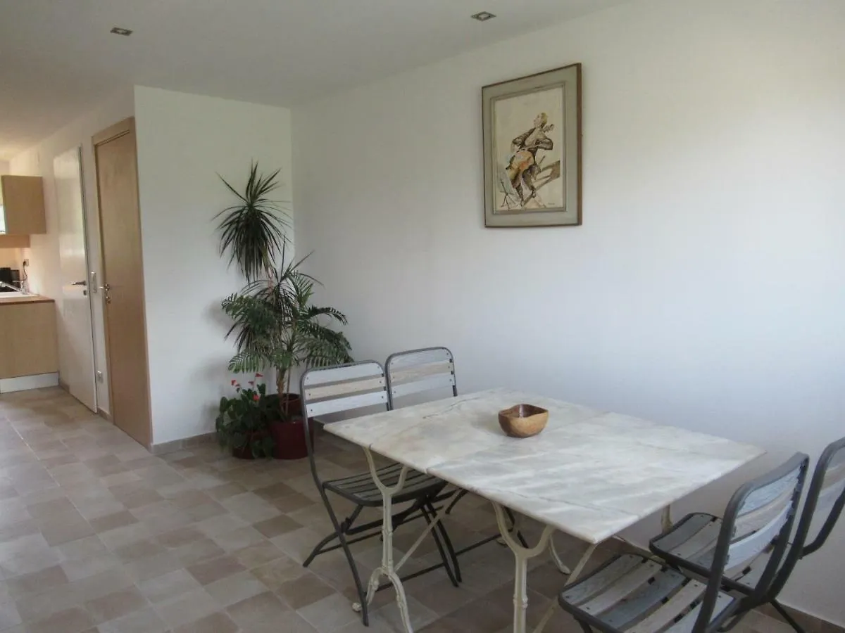 Le Bastidon De Cucuron Bed & Breakfast
